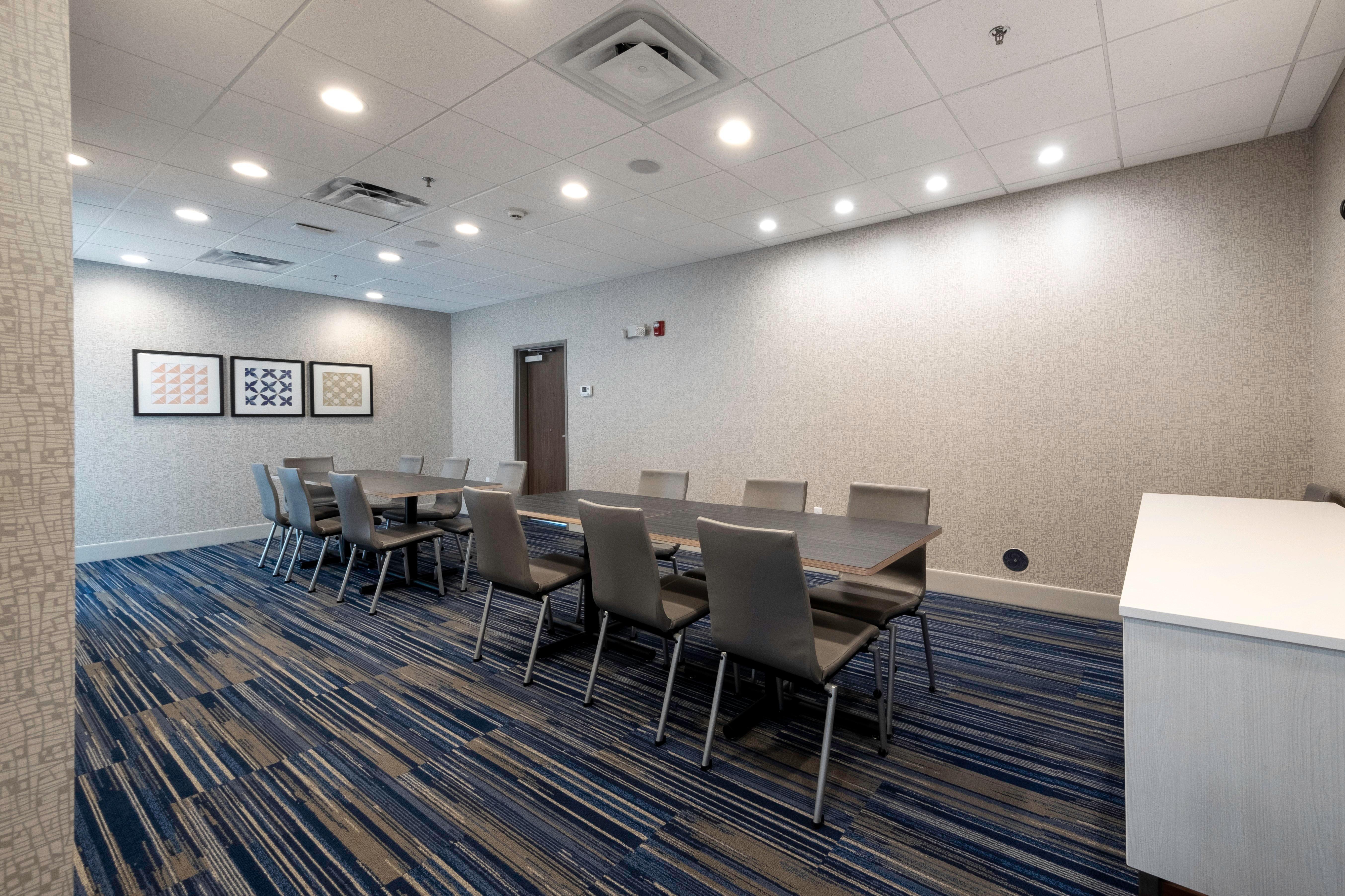Holiday Inn Express & Suites - Staunton By Ihg Exterior photo