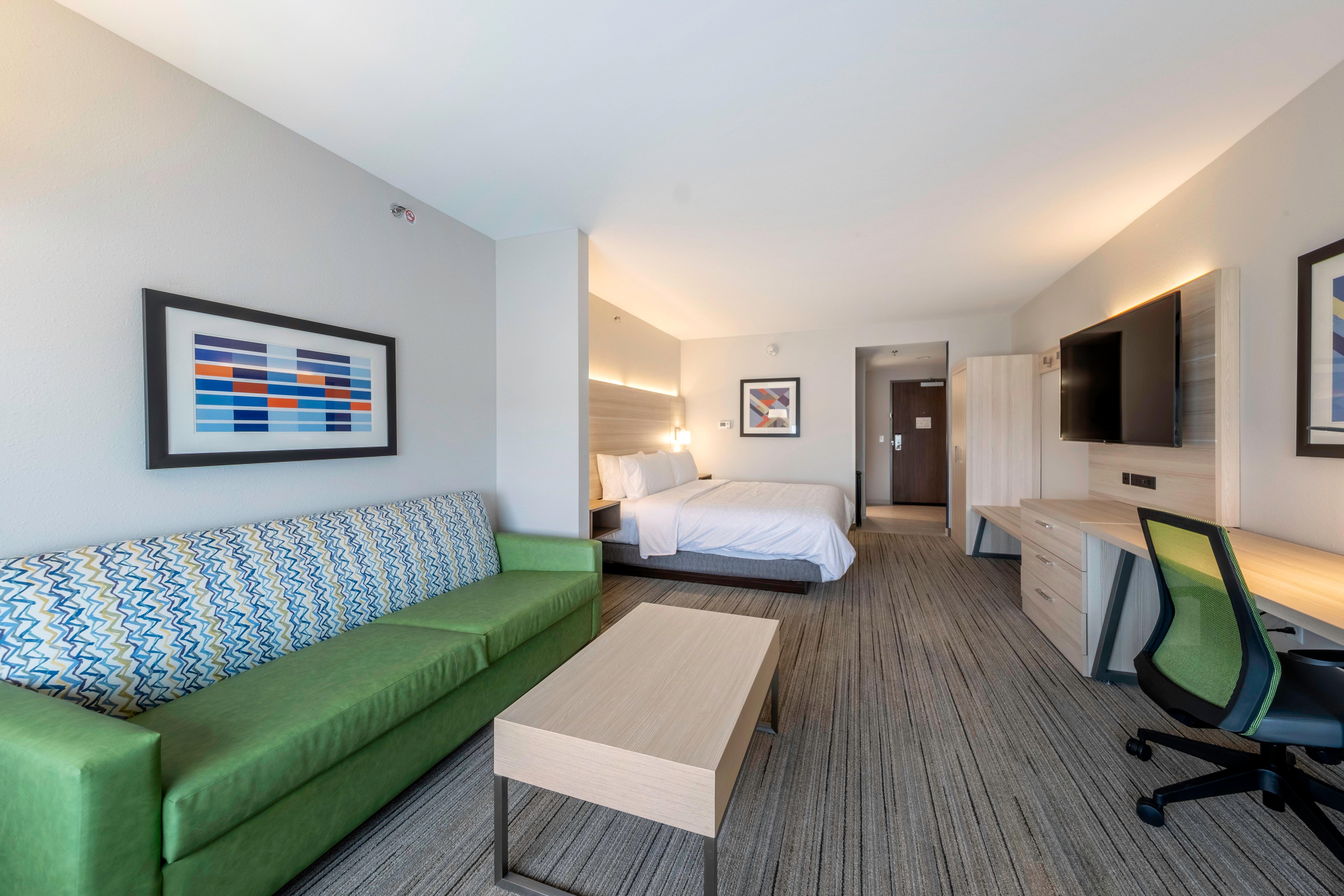 Holiday Inn Express & Suites - Staunton By Ihg Exterior photo